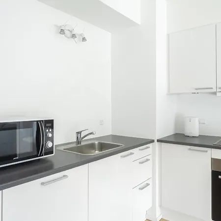 Spacious 1-br W. Private Terrace - 81 Апартаменты *