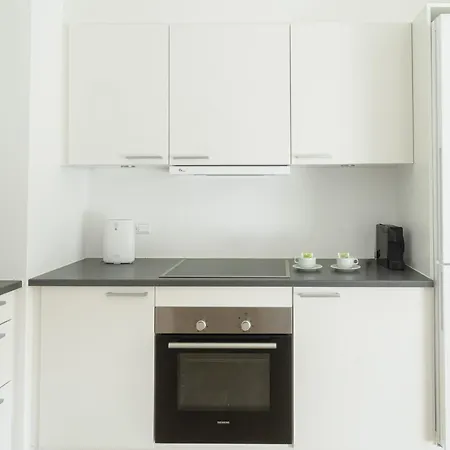 Spacious 1-br W. Private Terrace - 81