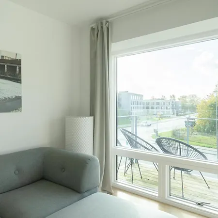 Spacious 1-br W. Private Terrace - 81 *